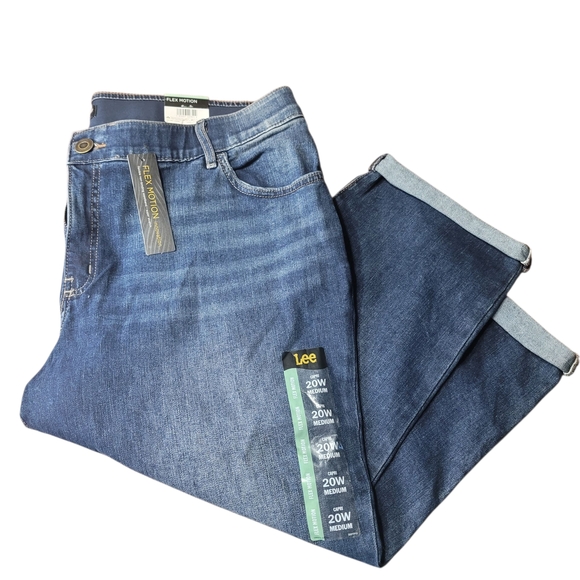 Lee Regular Fit Mid Rise Regular Fit Flex Motion Capris Size 20W NWT - Picture 1 of 12
